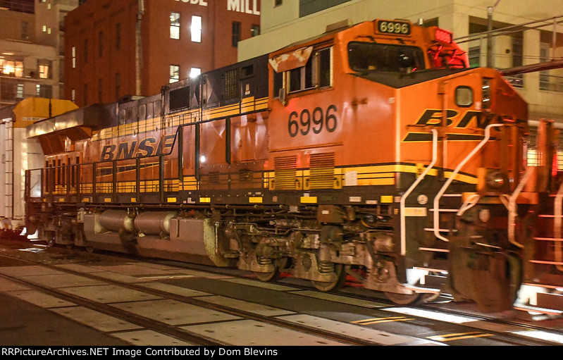 BNSF 6996